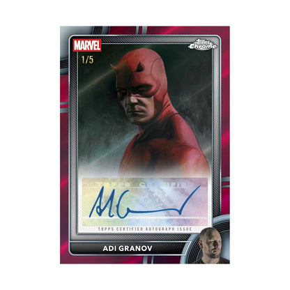 2026 Topps Chrome Marvel Comics Blaster, Adi Granov Artist Autograph Red /5. Produsentens korteksempel, ikke garantert innhold.