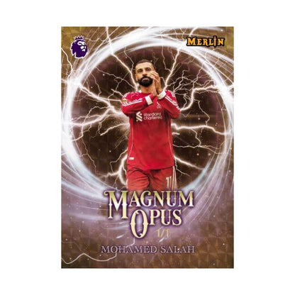 2025/26 Topps Merlin EPL Blaster, Mohamed Salah Magnum Opus Superfractor 1/1. Produsentens korteksempel, ikke garantert innhold.