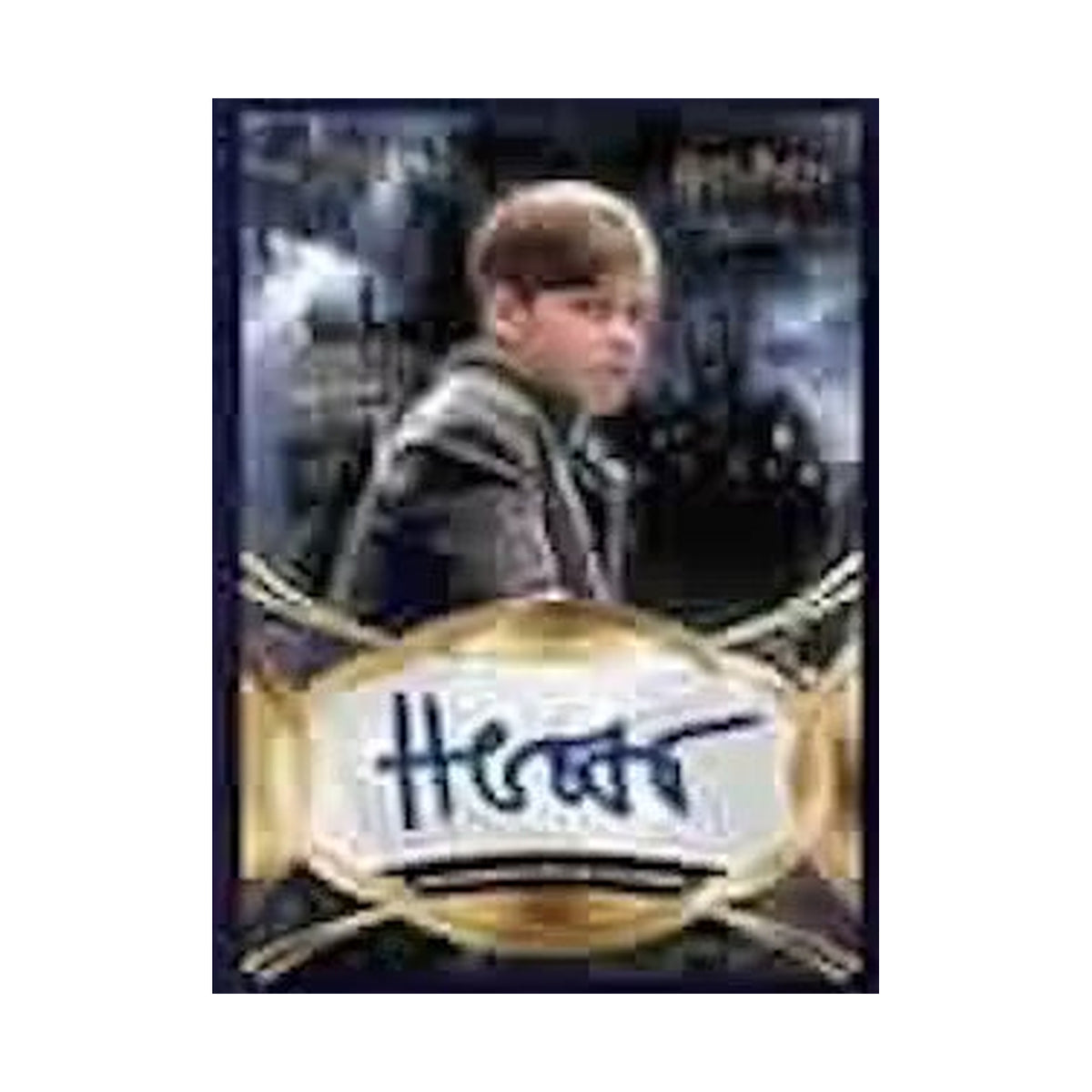 2026 Harry Potter Aura Hobby, Ron Weasley 25th Anniversary autograf /45. Produsentens korteksempel, ikke garantert innhold. Produsentens forhåndsvisning; endelig kortutførelse kan avvike.