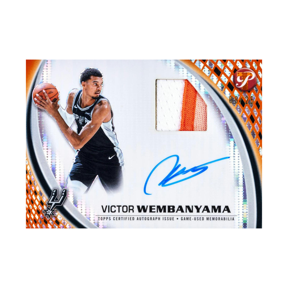 2025/26 Topps Pristine Basketball Hobby. Victor Wembanyama autograf og relic. Produsentens korteksempel, ikke garantert innhold.