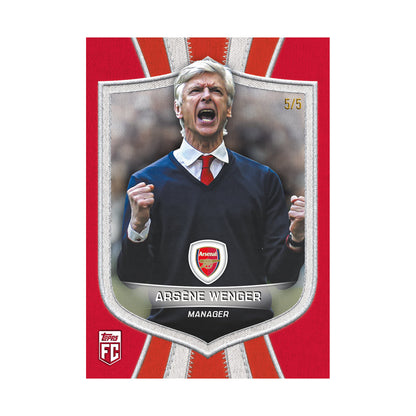 Arsenal Collector Tin 2027. Arsène Wenger For The Badge. Produsentens korteksempel, ikke garantert innhold.